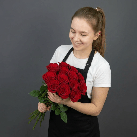 11 роз (красных 70 см Эквадор) в пачке